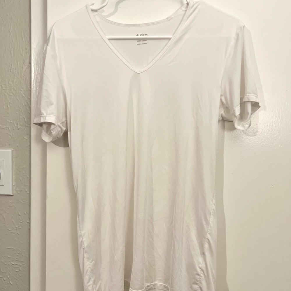 Men’s UNIQLO AIRism White V-Neck T-Shirt